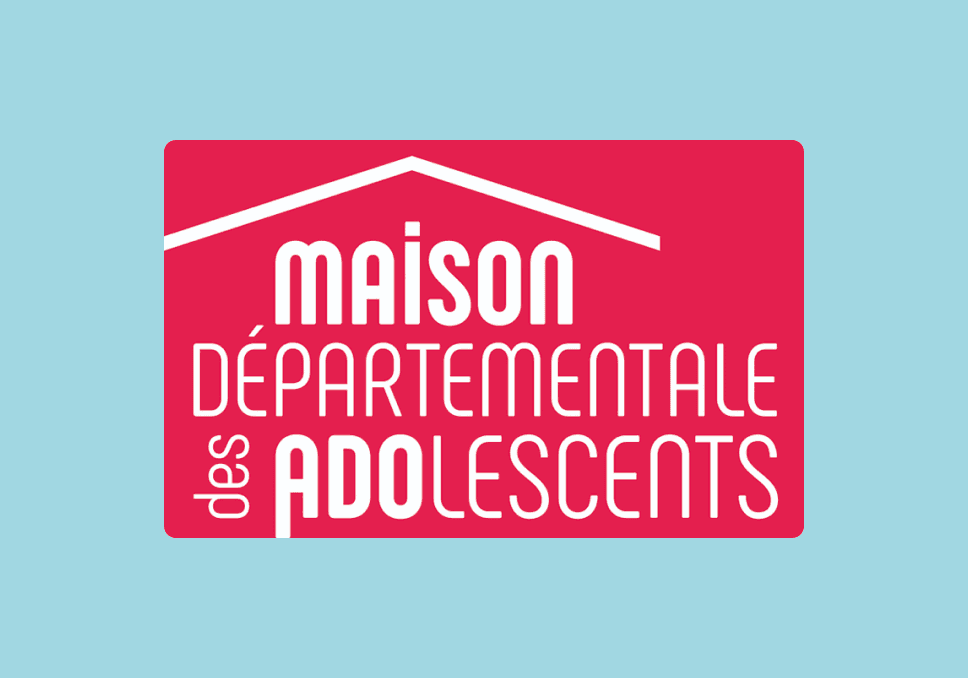 L'image présente le logo de la Maison Départementale des Adolescents de la Haute-Garonne, un rectangle rouge avec une typographie blanche.